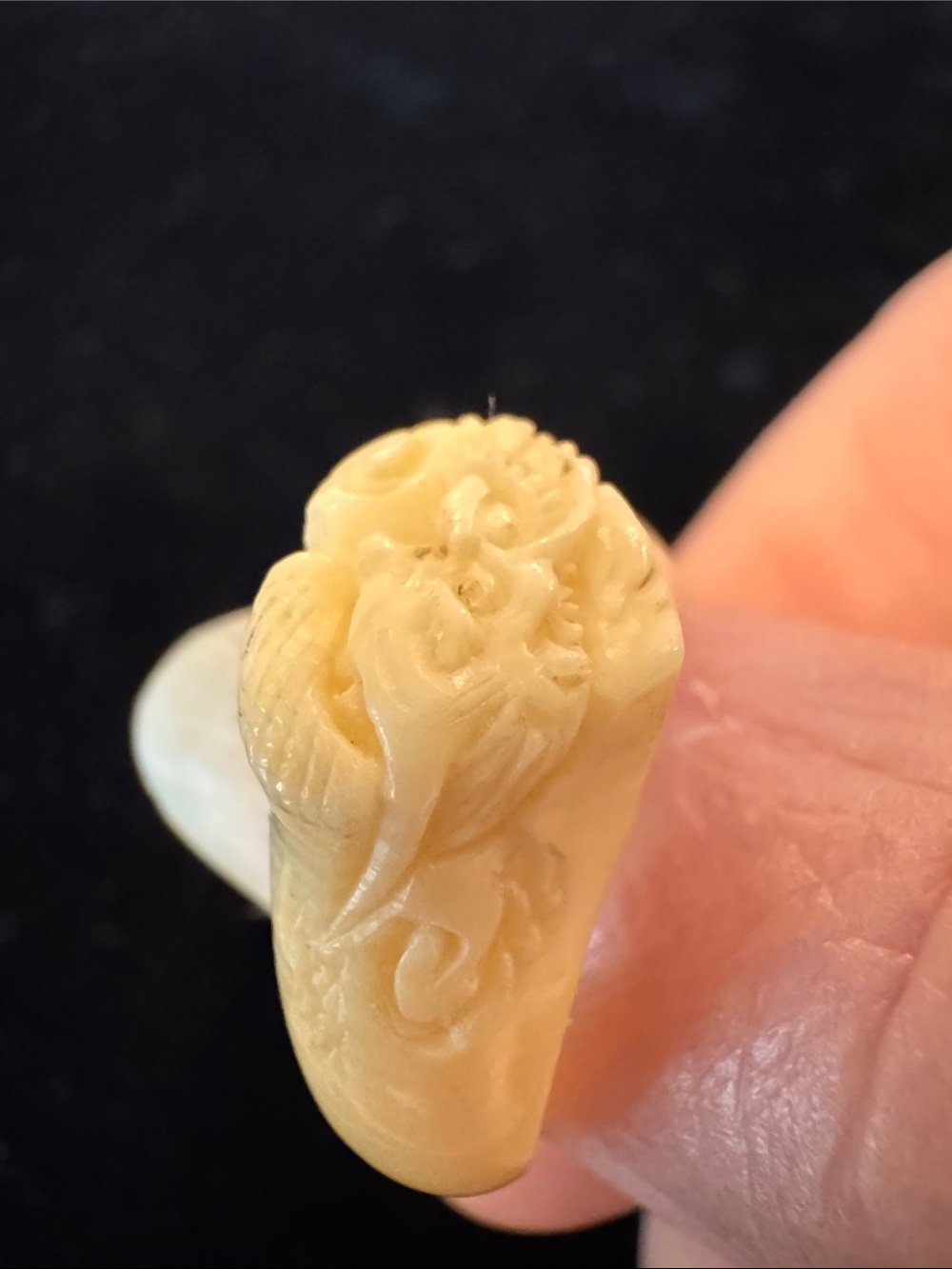 Elegant Carved Bone (?) Dragon Ring - Picture 4 of 7